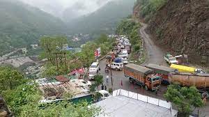 बारिश मौसम पहाड़ी एरिये  रुद्रप्रयाग जखोली ब्लॉक मयाली-त्यूनखार-कोटी रोड