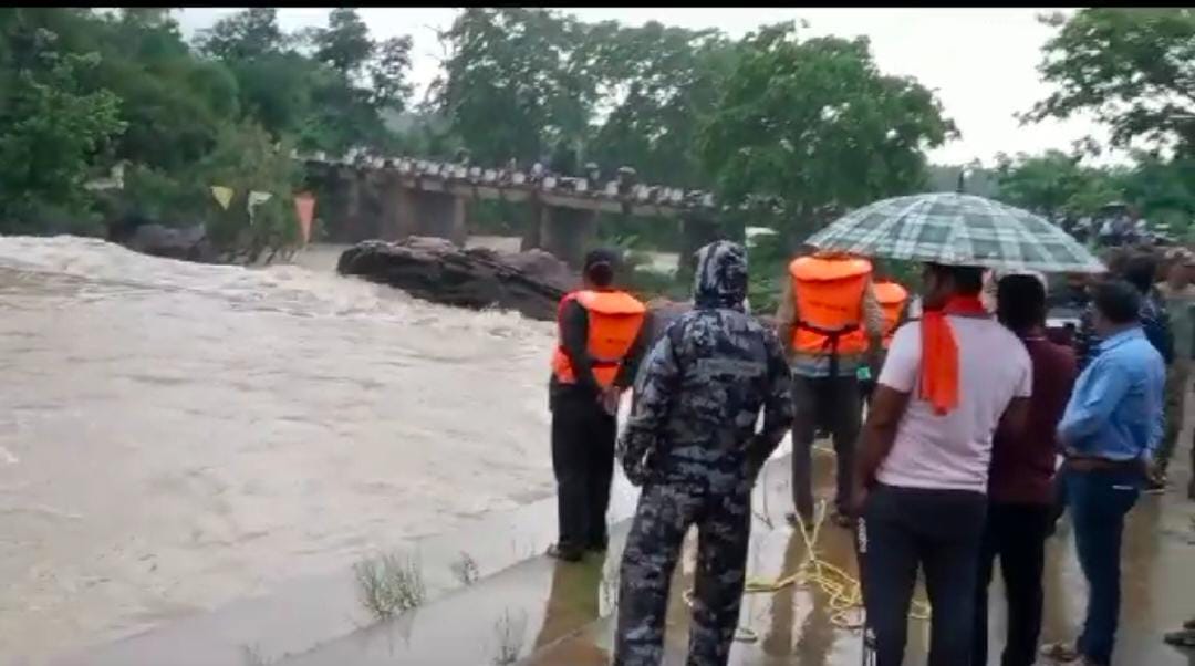 नर्मदा का जल स्तर बढ़ने से बढ़ा बाढ़ का खतरा