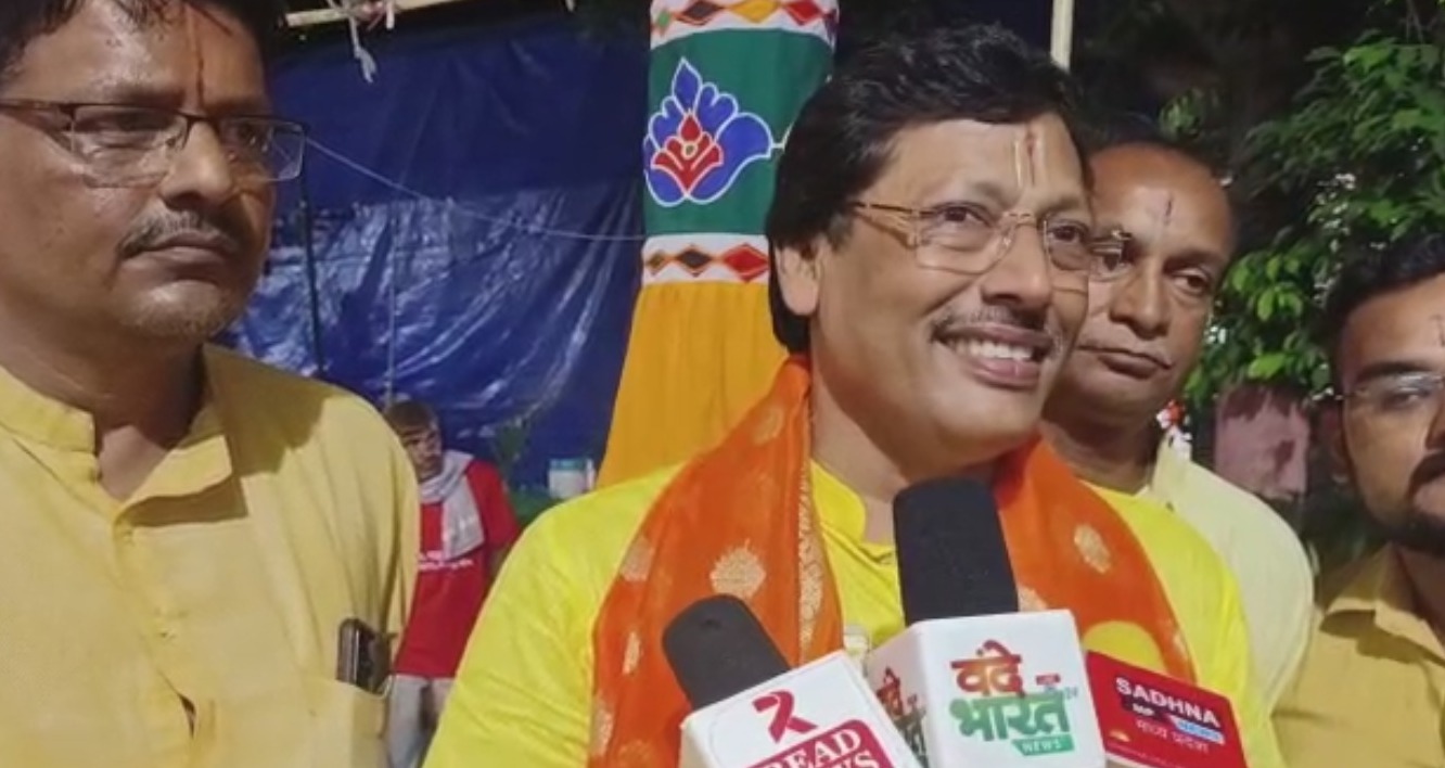 नेमावर के बालमुकुंद आश्रम में हो रही है कथा