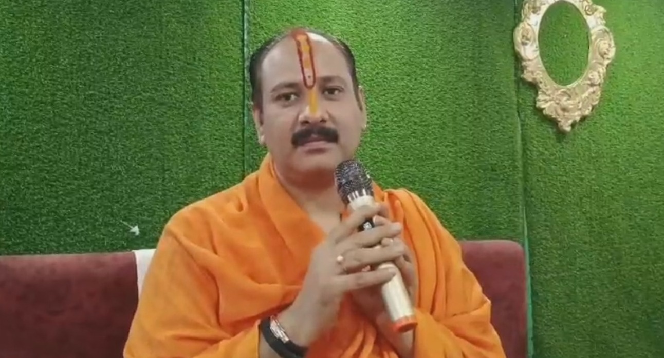 कथावाचक पंडित प्रदीप मिश्रा ने बॉलीवुड वालों को दी चेतावनी