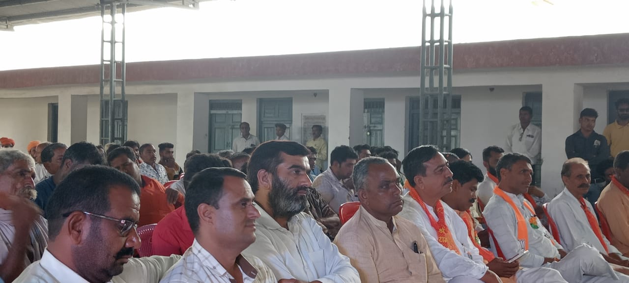 वाहनों से निकाली गई तिरंगा यात्रा