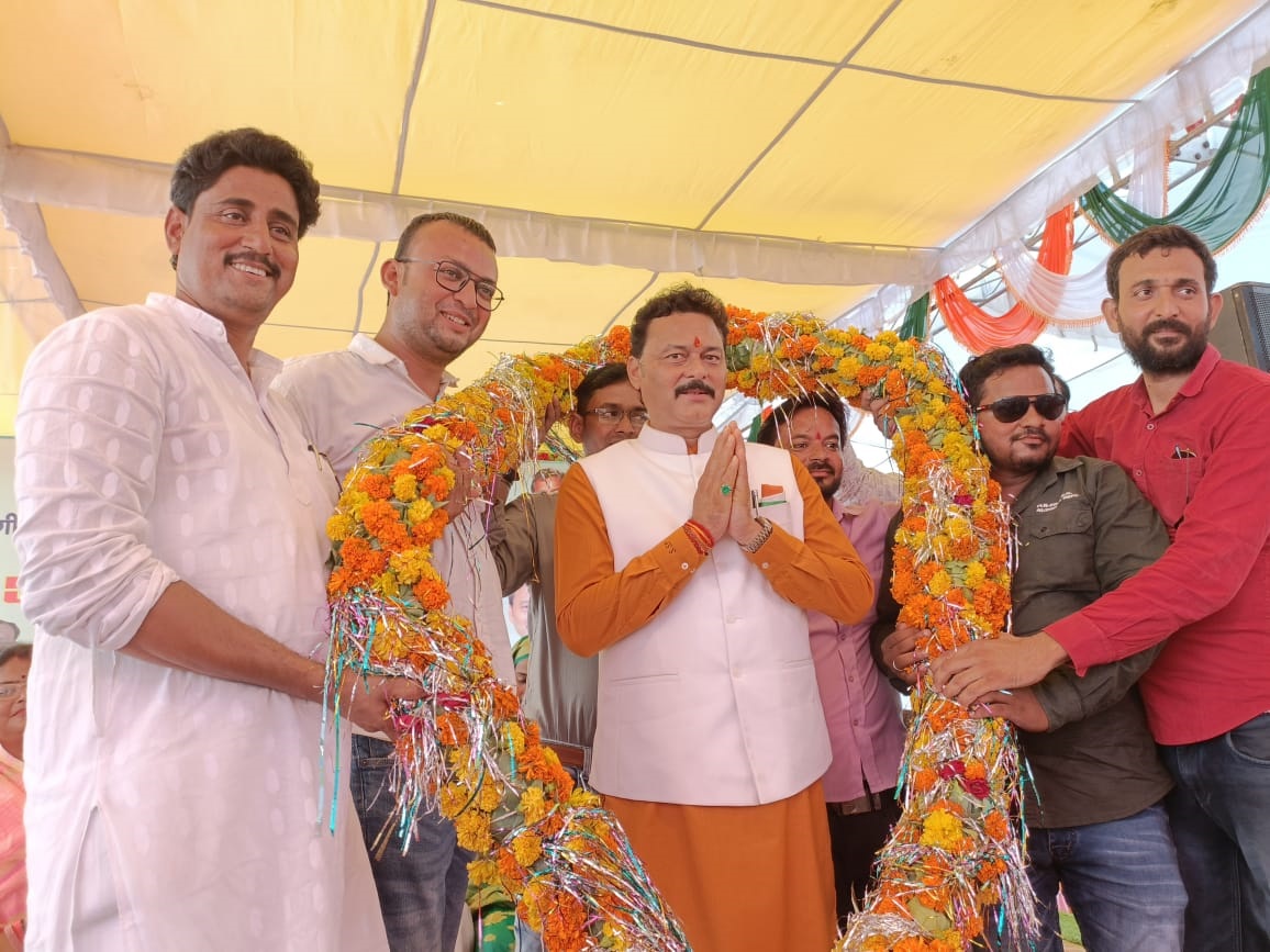 विधायक संजय पाठक ने किया सभा को सम्बोधित