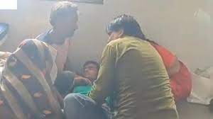 गले में सांप डलवाना युवक को पड़ा भारी