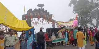 देशभर में मनाई जा रही है नाग पंचमी