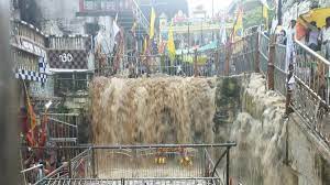 जटाशंकर धाम में शिव भक्तों की भारी भीड़ रही