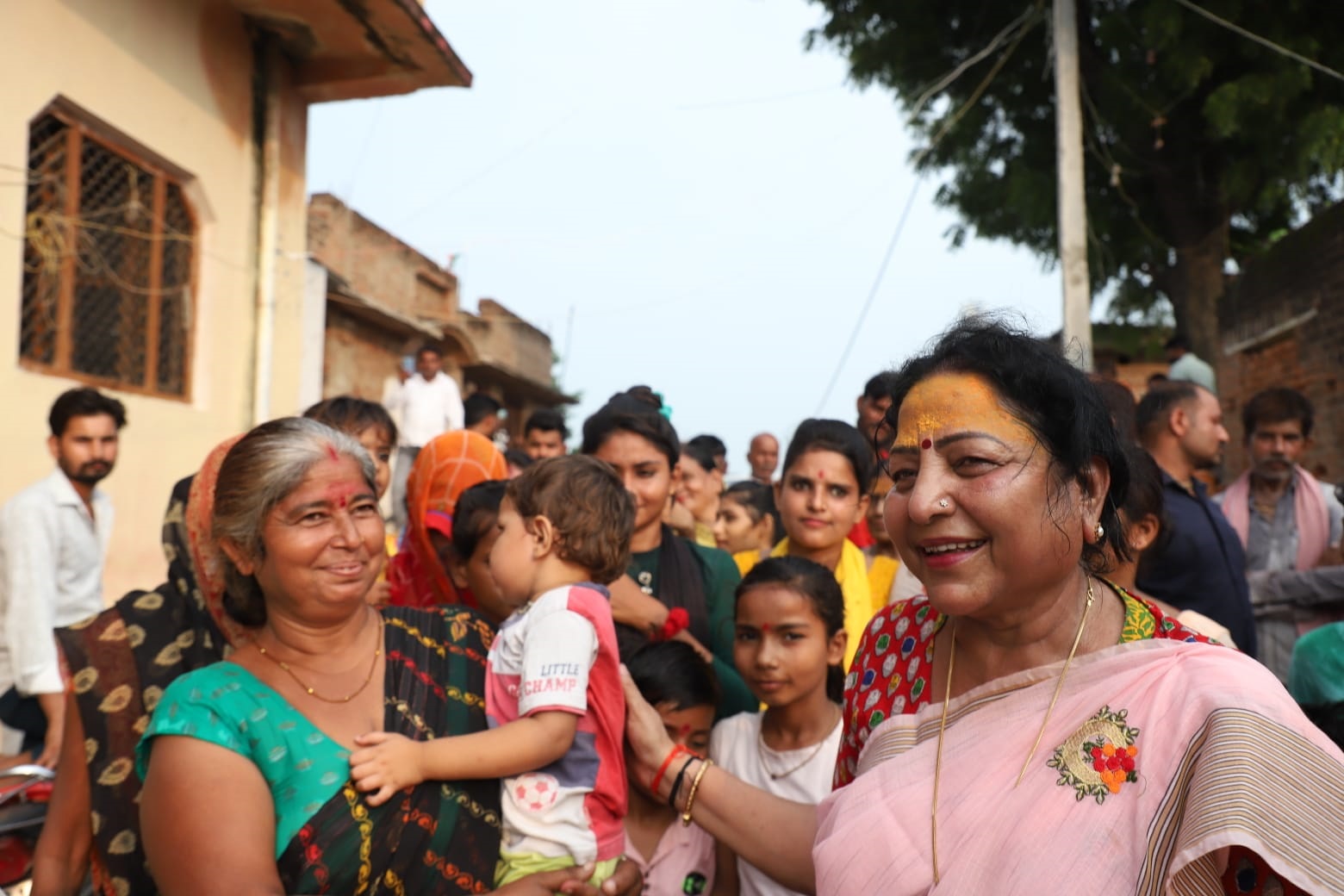 भाजपा प्रत्याशी ने पार्थिव शिवलिंग का निर्माण कराया