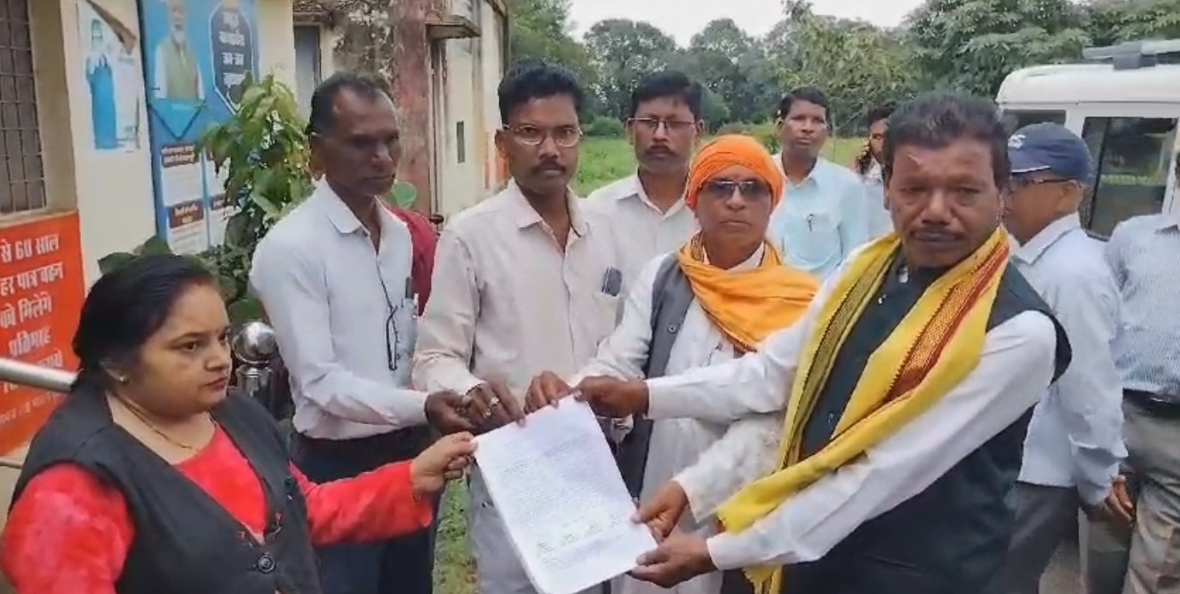 सीईओ गणेश पांडे पर लगे भ्रष्टाचार के आरोप