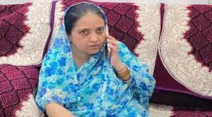 राजा देवव्रत सिंह की पत्नी लड़ना चाहती हैं चुनाव