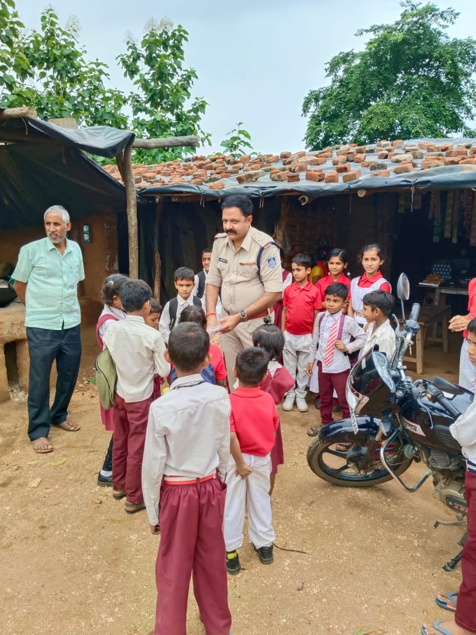 स्कूल संचालक की बड़ी लापरवाही