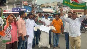 डोईवाला में कांग्रेस कार्यकर्ताओं ने किया प्रदर्शन