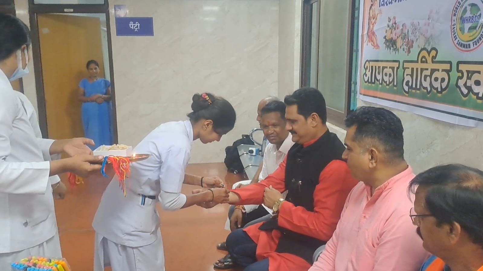 रक्षाबंधन पर नर्सों ने नहीं ली छुट्टी