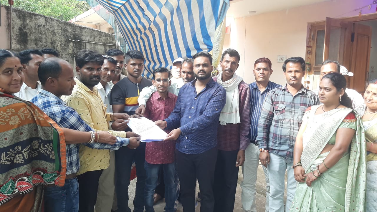 किसान मित्रों दीदी संघ ने बावरिया को ज्ञापन सौपा