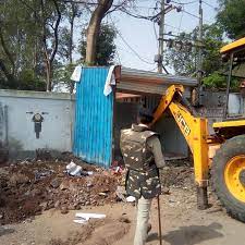 नेशनल हाईवे की भूमि पर  था अतिक्रमण