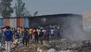 कबाड़ के गोदाम में भयंकर आग