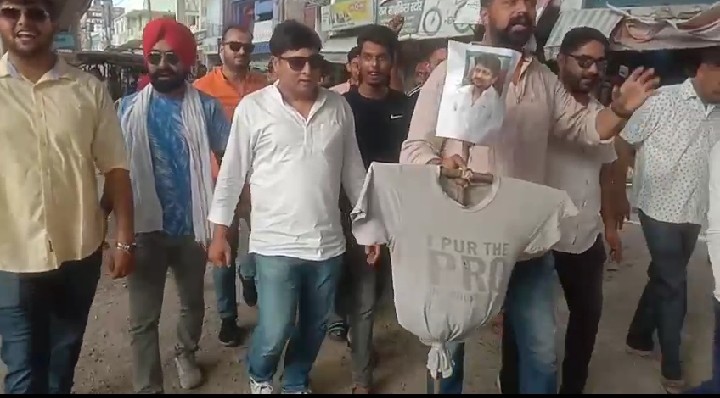 उदयनिधि स्टालिन के बयान के खिलाफ प्रदर्शन