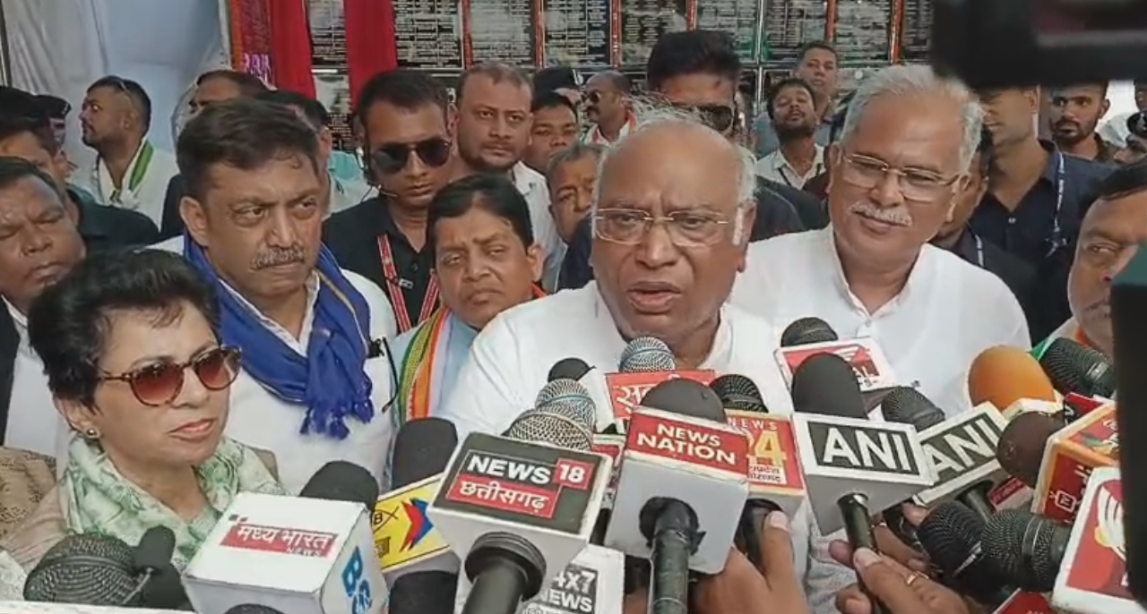 मल्लिकार्जुन खड़गे ने साधा केंद्र सरकार पर निशाना