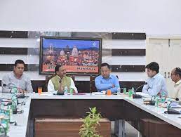 डेंगू पीड़ितों से मिलने पहुंचे सांसद निशंक