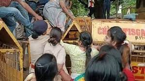 जहरीली शराब को लेकर प्रदर्शन