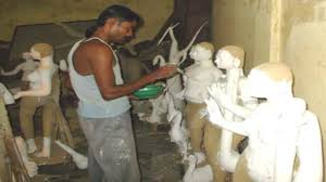 नगर पालिका ने मार मूर्तिकारों की दुकानों पापा