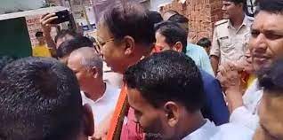 सांसद को सुननी पड़ी खरी खोटी