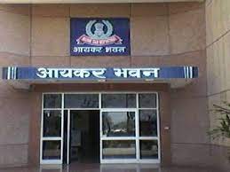 आयकर ऑफिस में हुआ जमकर हंगामा