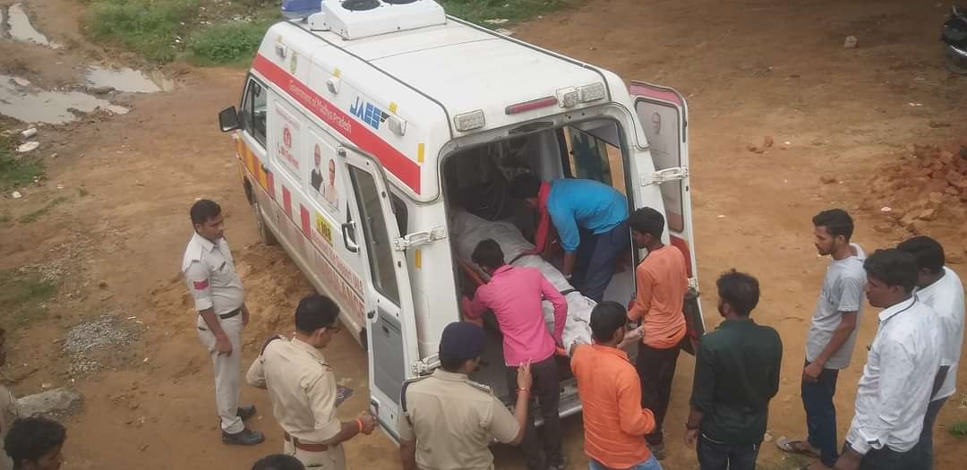 मकान की छत गिरने से नीचे दबे दो मजदूर