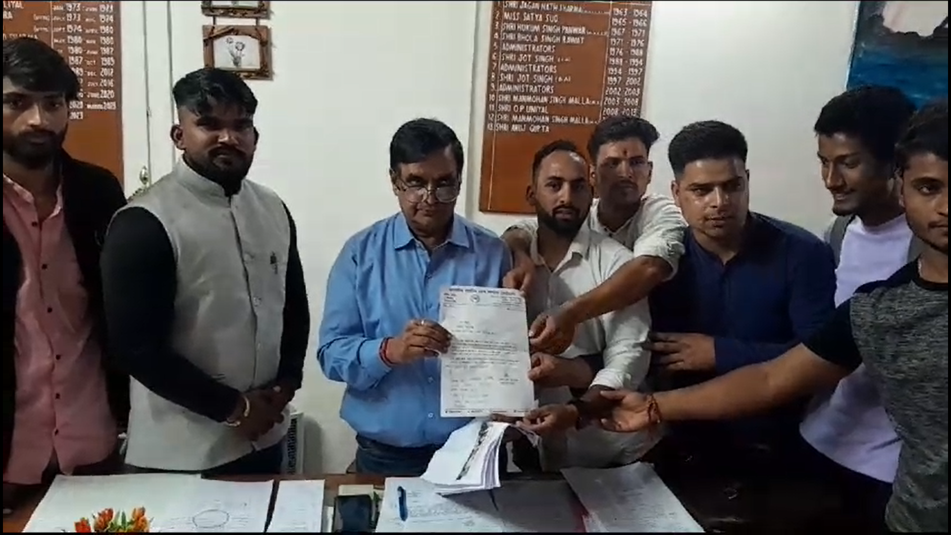 एनएसयूआई और एबीवीपी ने लगाए आरोप