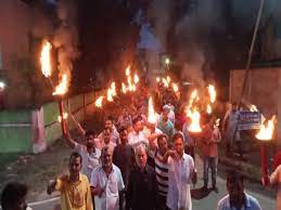 कोयला प्रबंधन के खिलाफ अम्लोरी में मशाल जुलूस