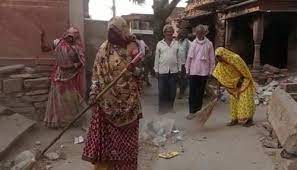 सफाईकर्मी बढ़ा रहे हैं  सरकार की मुसीबत