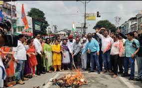 कांग्रेस ने भाजपा  सरकार का पुतला दहन किया