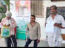 दिव्यांगों ने मुख्यमंत्री के नाम सौंपा ज्ञापन