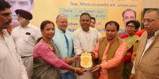 शिक्षा मंत्री ने बच्चों को किया प्रोत्साहित