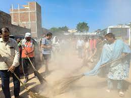 अधिकारियों ने की साफ़ सफाई