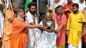 कंप्यूटर बाबा की गौ माता बचाओ यात्रा