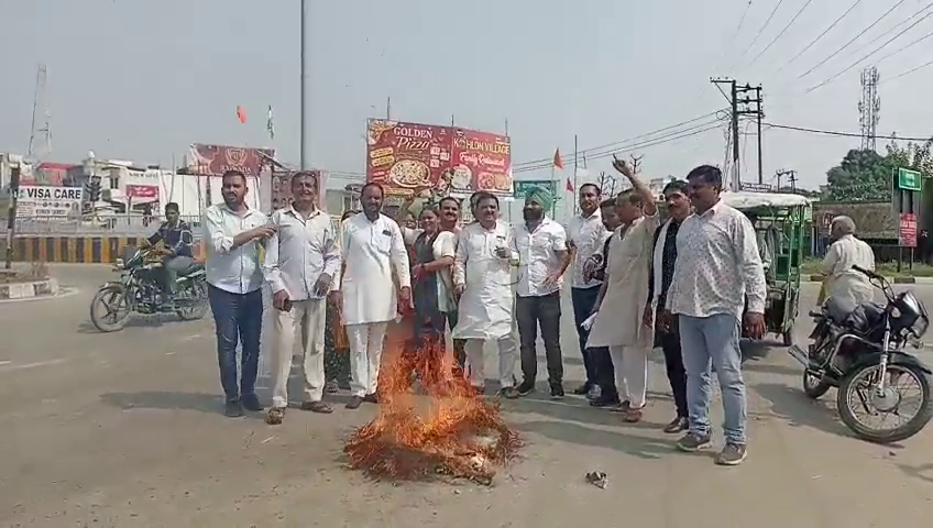 कांग्रेस ने भाजपा सरकार के खिलाफ किया प्रदर्शन