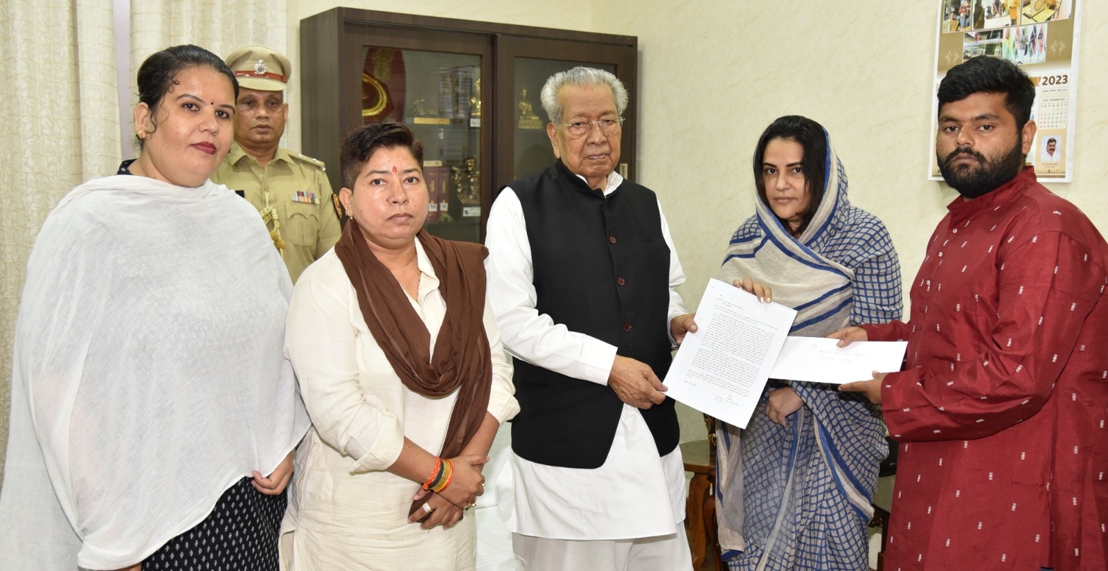 युनिवर्सिटी बचाने रानी विभा देवव्रत ने की फरियाद