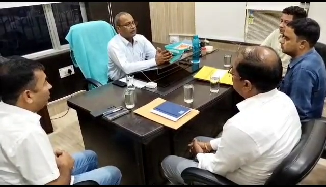 जिलाधिकारी उदयराज ने धान खरीदी की जानकारी ली