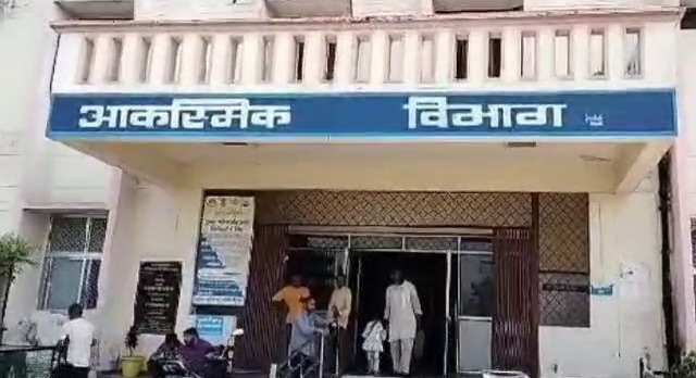  जिलाधिकारी ने किया चिकित्सालय का निरीक्षण