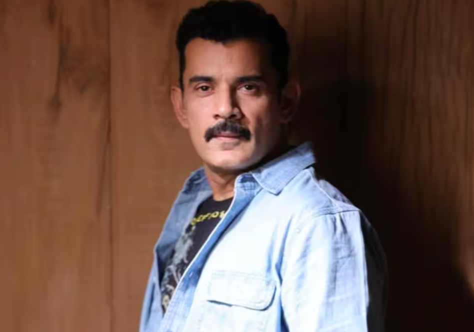 फाइटर में दुश्मनों से फाइट करेंगे चंदन के आनंद