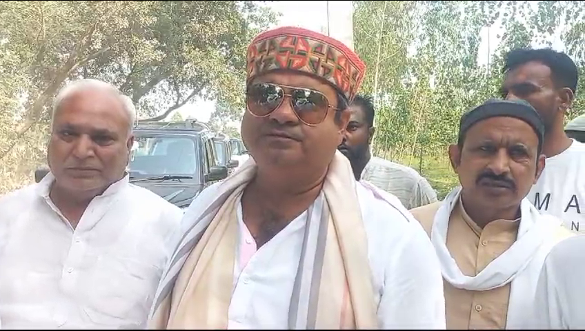 बीस साल से नहीं बनी सड़क