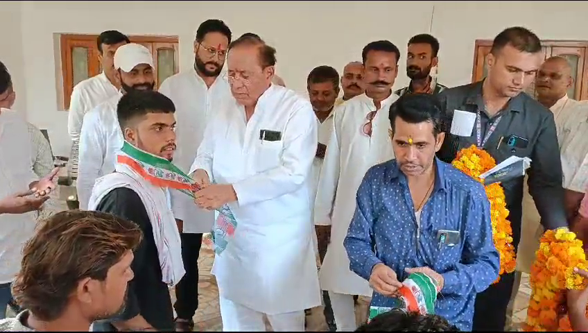 भाजपा वाले हुए कांग्रेसी