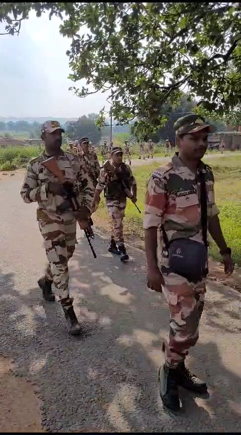 CRPF और पुलिस का फ्लैग मार्च