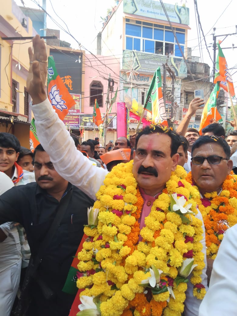 दतिया ने उड़ान भरी तो क्या क्या हुआ