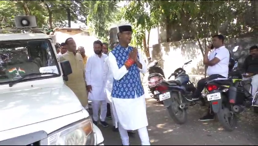 अनोखे अंदाज में नामांकन दाखिल किया सारंग ने