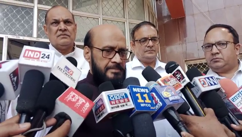 कांग्रेस ने पीएम मोदी की चुनाव आयोग में की शिकायत