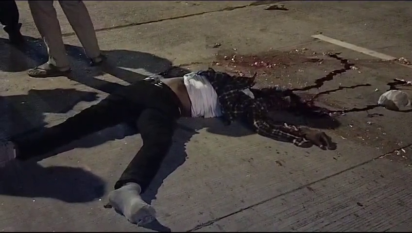 ट्रक ने दो युवकों को को कुचला  