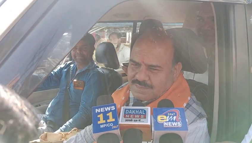 भाजपा प्रत्याशी ने दाखिल किया नामांकन
