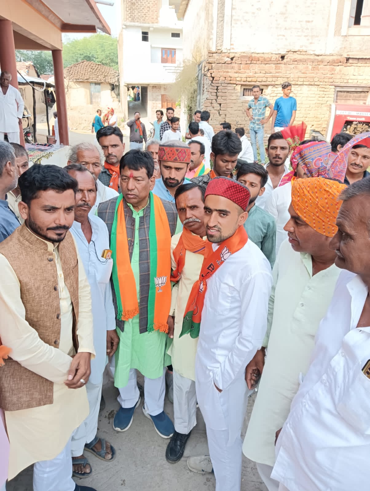 इंजीनियर कर रहे जनसम्पर्क