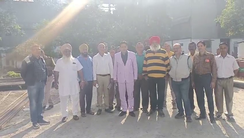 किसानों की शुगर मिल प्रबंधन से चर्चा