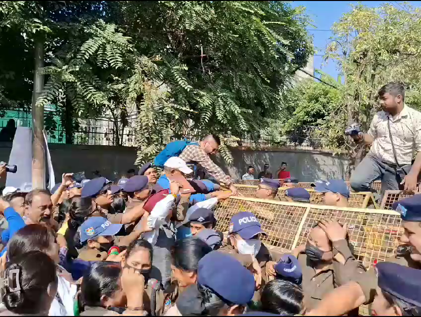 राज्य आंदोलनकारियों का सचिवालय कूच